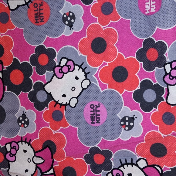 Hello Kitty flower theme print scrub top - Picture 4 of 6